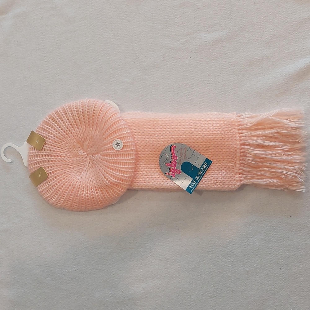 IGLOO Hat and Scarf Set NWT
